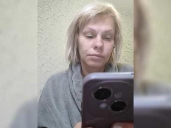 JulieSilver webcam model stream image