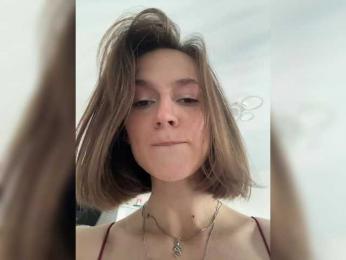 EllieTonee webcam model stream image
