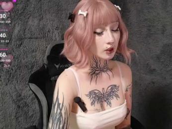 YoungAlice1 webcam model stream image