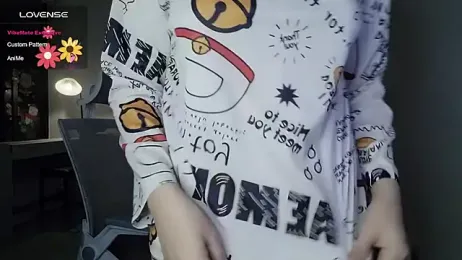 _Uiii webcam stripchat model stream image