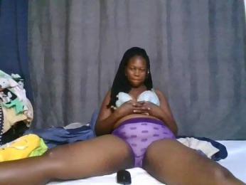 Pretty-vee webcam bongacams model stream image
