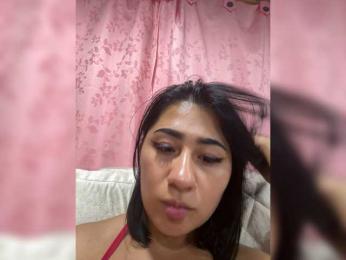 Evelyn- webcam model stream image