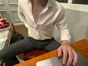 17Komodo webcam model stream image