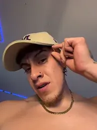 strongboy_ webcam model stream image