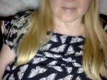 BlondyVio webcam model stream image