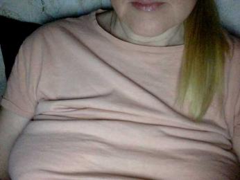 BlondyVio webcam model stream image