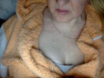 BlondyVio webcam model stream image