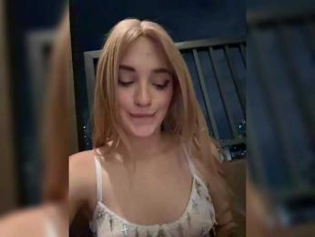 AstridMoss webcam bongacams model stream image