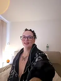 JUJUICY- webcam stripchat model stream image