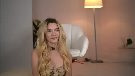 SvveetLuna webcam stripchat model stream image