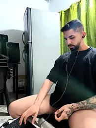 giannis090 webcam model stream image