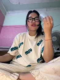 Leeeeiu webcam model stream image