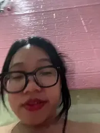 Leeeeiu webcam model stream image