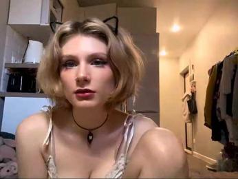 AideWaddick webcam bongacams model stream image