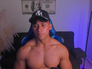 Mathew Evanz webcam model stream image