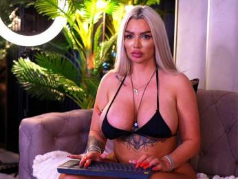 BlancheLuxe webcam model stream image
