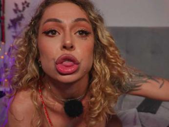curlynatashaa webcam preview