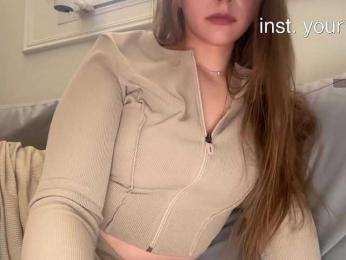 VikkiExtraCheese webcam model stream image