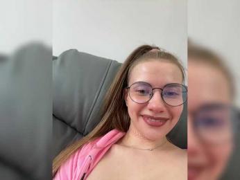 VikkiExtraCheese webcam bongacams model stream image