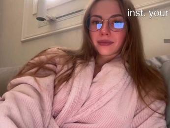 VikkiExtraCheese webcam model stream image