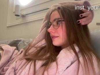 VikkiExtraCheese webcam model stream image