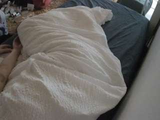 voyeurcam-julmodels-whitebed-4 webcam model stream image