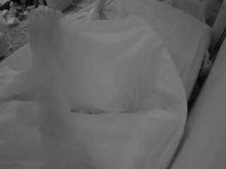 voyeurcam-julmodels-whitebed-4 webcam model stream image