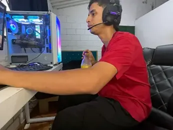 Max_TheHorseDick webcam model stream image