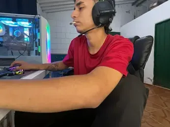 Max_TheHorseDick webcam model stream image