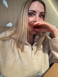 EmaSalis webcam model stream image