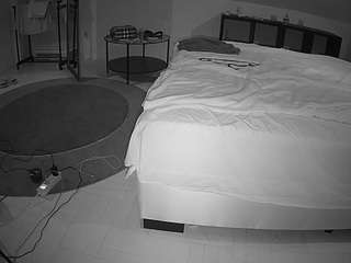 voyeurcam-julmodels-whitebed-6 webcam model stream image