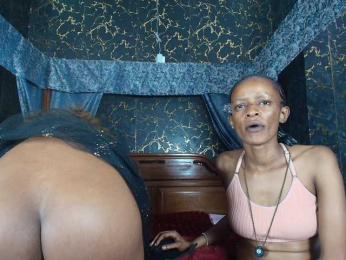 AroAndHens webcam model stream image