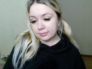 Kira Pride webcam model stream image