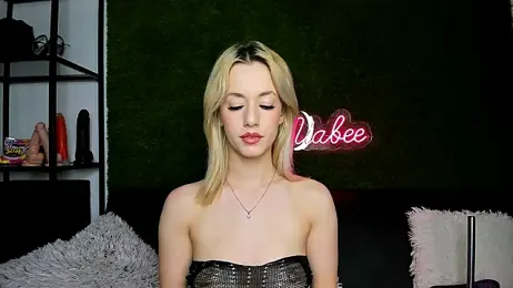 MiaBeeXX webcam model stream image