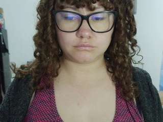 curly-greeneyed webcam camsoda model stream image