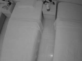 voyeurcam-julmodels-bed-5 webcam model stream image
