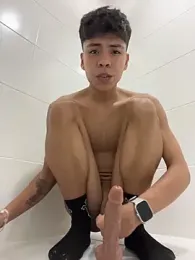 MaxiWildd webcam model stream image