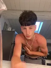 Leonardo0606 webcam model stream image