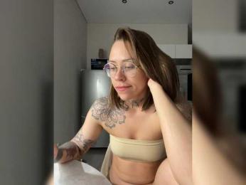 v_-_-_v webcam model stream image