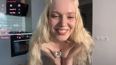 GlaydsLeveto webcam model stream image