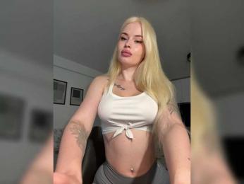 VladaMais webcam model stream image