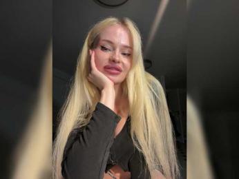 VladaMais webcam model stream image