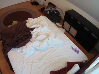voyeurcam-julmodels-whitebed-2 webcam model stream image