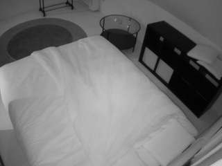 voyeurcam-julmodels-whitebed-2 webcam camsoda model stream image