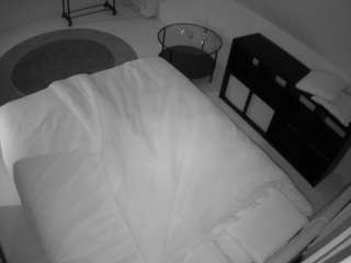 voyeurcam-julmodels-whitebed-2 webcam model stream image
