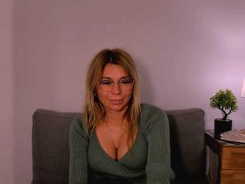 FreyaHoney webcam bongacams model stream image
