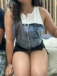 vickyandtania webcam model stream image