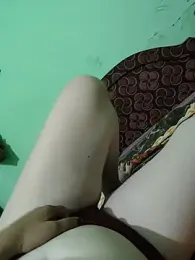yashchinni webcam stripchat model stream image