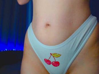 Emelicristal webcam model stream image