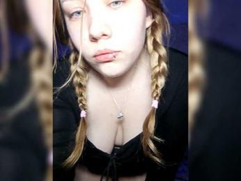 SweetyKittyaa webcam model stream image